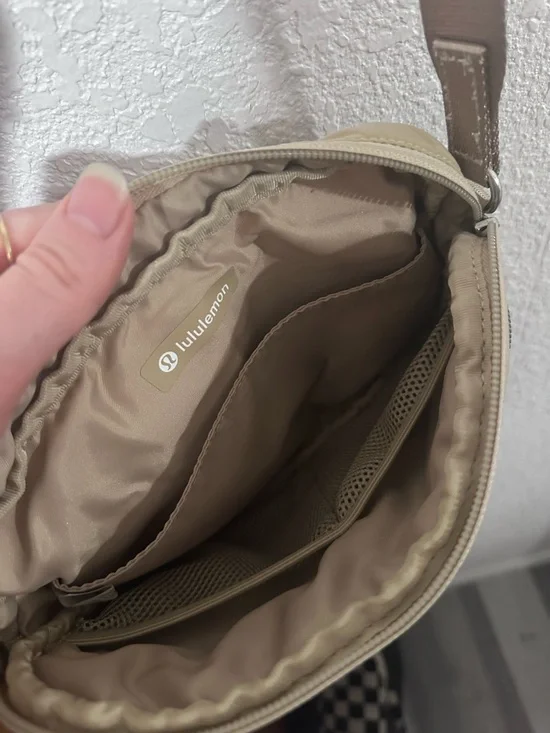 Lululemon Cross Body - Picture 4 of 5